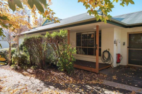 9a Woodlands Grove